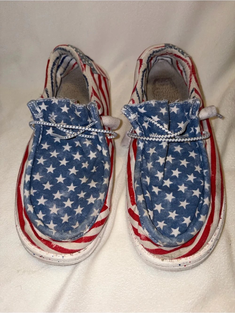 Hey Dude Kids Slip-On Shoes in Blue & Red Star-Spangled Print men size 7/women 9